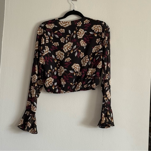 🛍️ 4/$25 Forever 21 Boho Floral Surplice Faux Wrap Top with Bell Sleeves - Picture 7 of 7